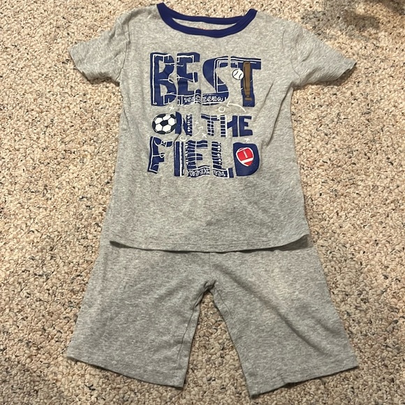 10/$25 😎 PJ Set “Best on the field” top sz 8 Cat & Jack bottoms sz 7 Carter’s - Picture 1 of 6